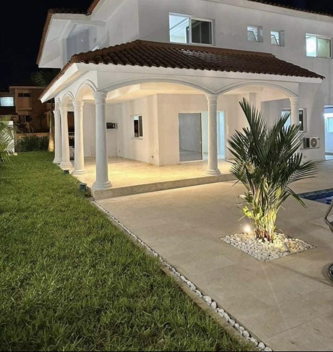 Vente d'une Maison / Villa de 7 pièce(s) à 620.000.000 FCFA : Abidjan-Cocody-Riviera (Cocody abatta )
