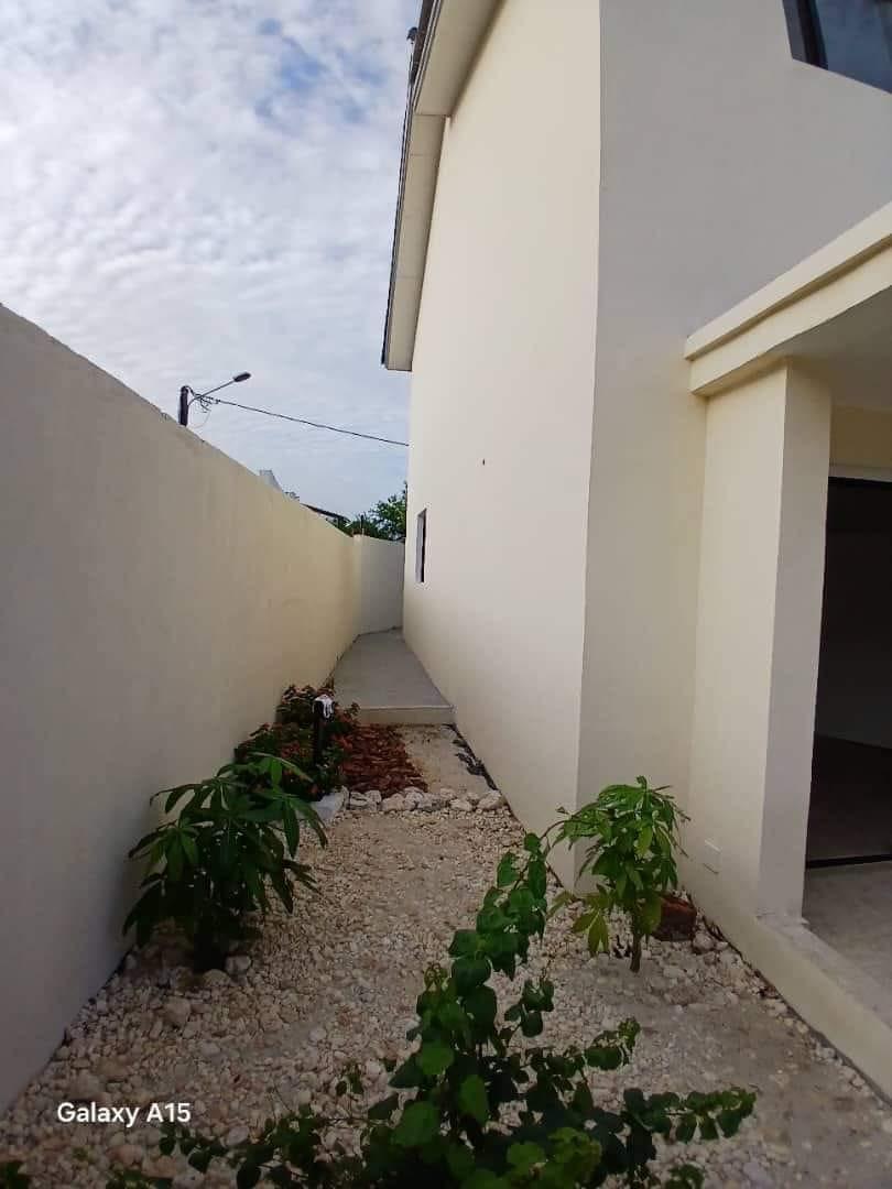 Vente d'une Maison / Villa de 5 pièce(s) à 160.000.000 FCFA : Abidjan-Cocody-Angré (ANGRE 8EME TRANCHE AU SEIN D'UNE BELLE CITE)