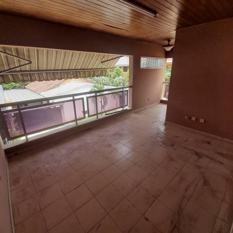 Location d'une Maison / Villa de 6 pièce(s) à 900.000 FCFA : Abidjan-Cocody-Angré (ANGRE STAR 15)