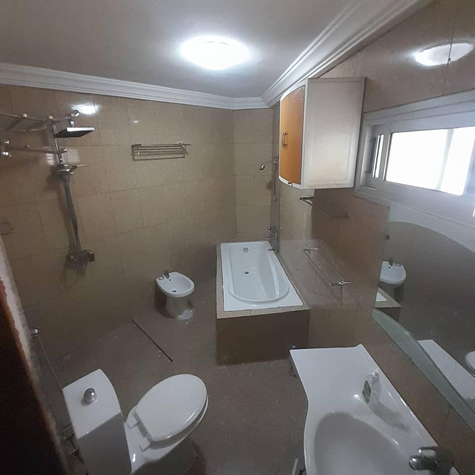 Location d'une Maison / Villa de 6 pièce(s) à 900.000 FCFA : Abidjan-Cocody-Angré (ANGRE STAR 15)