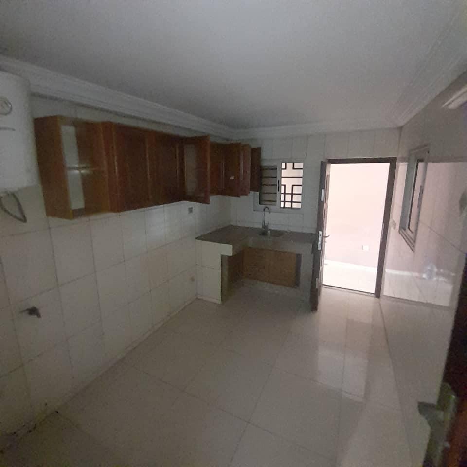 Location d'une Maison / Villa de 6 pièce(s) à 900.000 FCFA : Abidjan-Cocody-Angré (ANGRE STAR 15)