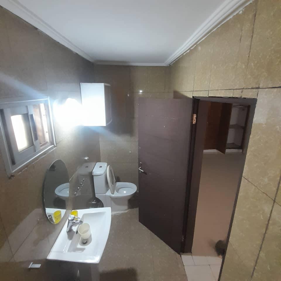 Location d'une Maison / Villa de 6 pièce(s) à 900.000 FCFA : Abidjan-Cocody-Angré (ANGRE STAR 15)