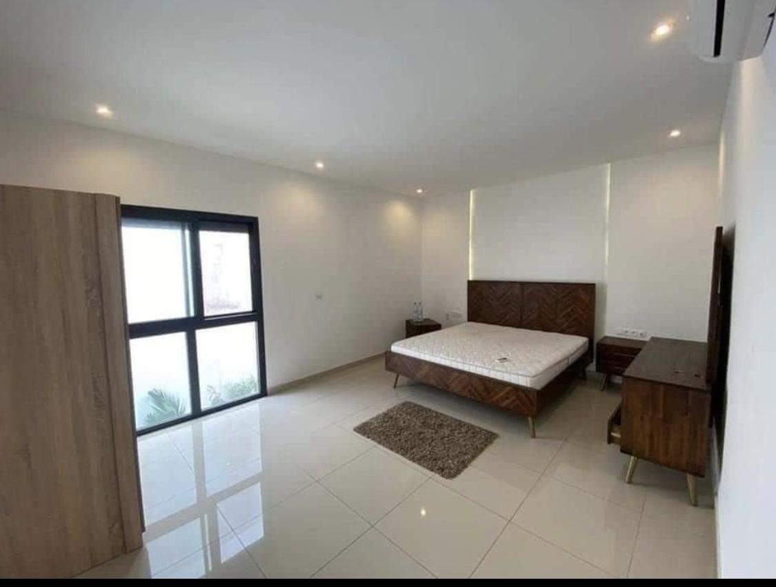 Location d'une Maison / Villa de 7 pièce(s) à 3.000.000 FCFA : Abidjan-Cocody-Riviera (Rivera golf 4)