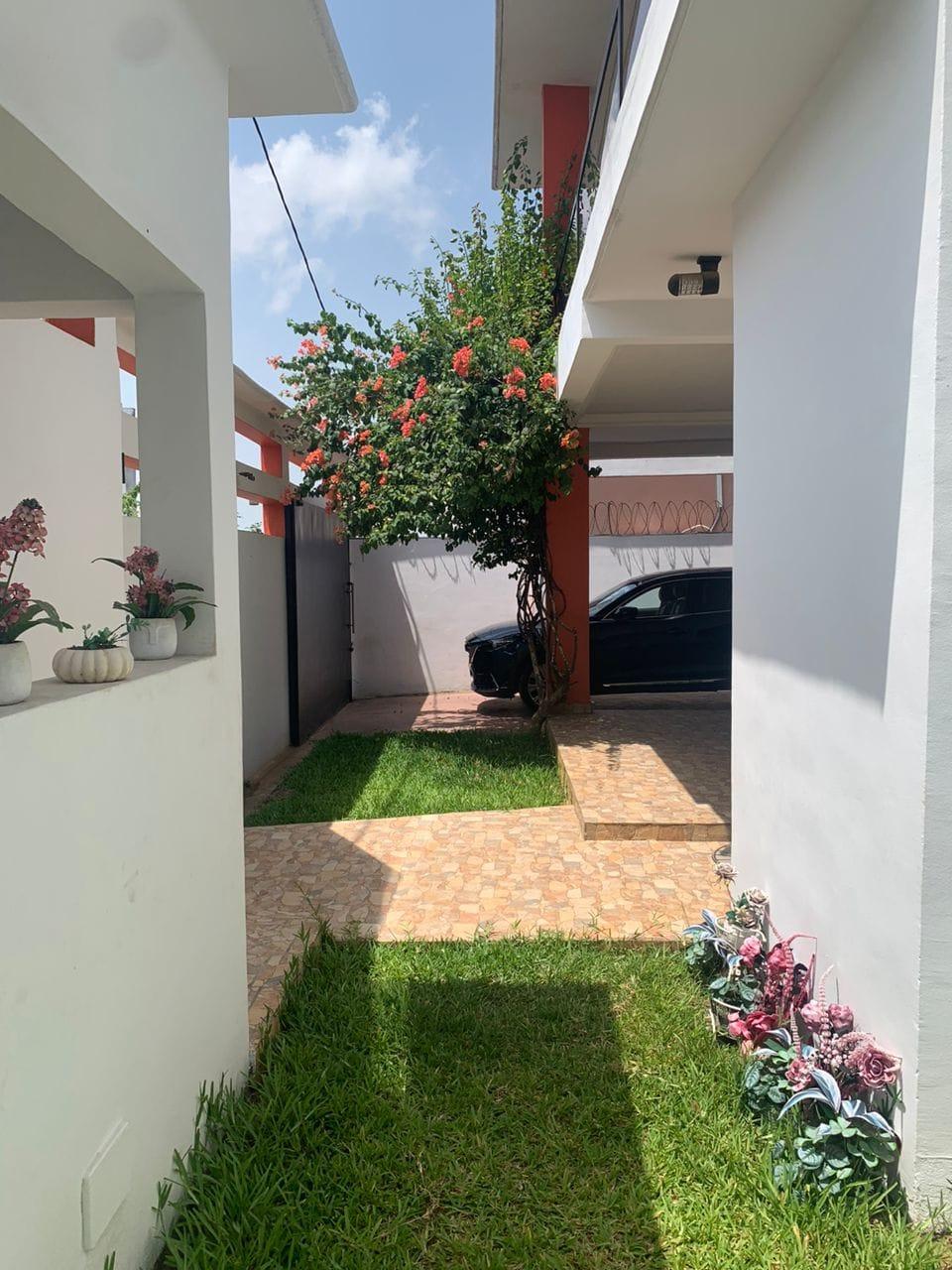 Location d'une Maison / Villa à 1.600.000 FCFA : Abidjan-Cocody-Riviera (RIVIERA 4 SYNACASSI 2 RDC)