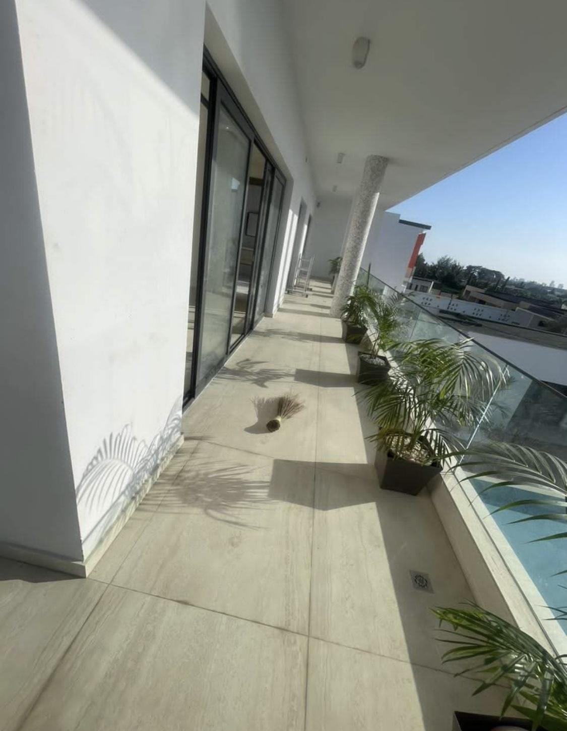 Location d'une Maison / Villa de 7 pièce(s) à 7.000.000 FCFA : Abidjan-Cocody-Riviera (Rivera golf 4 Beverly HILLs )