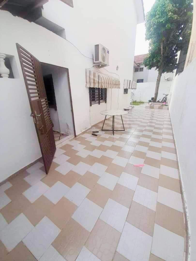 Vente d'une Maison / Villa de 3 pièce(s) à 75.000.000 FCFA : Abidjan-Cocody-Riviera (COCODY FAYA ROUTE ABBATA DANS LA CITE ORIBAT 2)