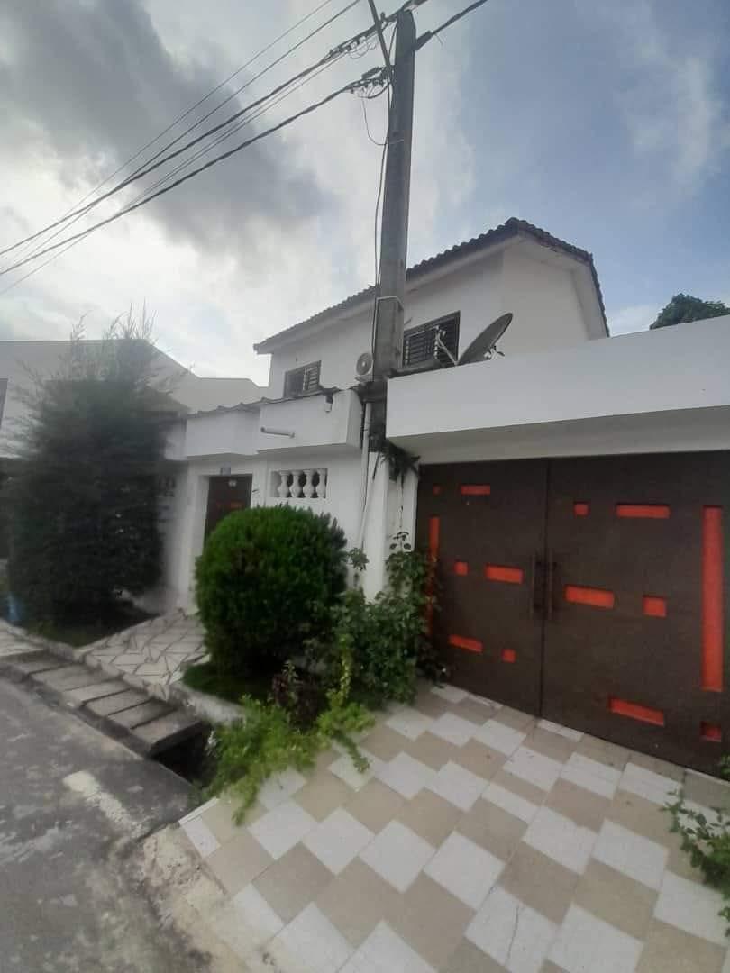 Vente d'une Maison / Villa de 3 pièce(s) à 75.000.000 FCFA : Abidjan-Cocody-Riviera (COCODY FAYA ROUTE ABBATA DANS LA CITE ORIBAT 2)