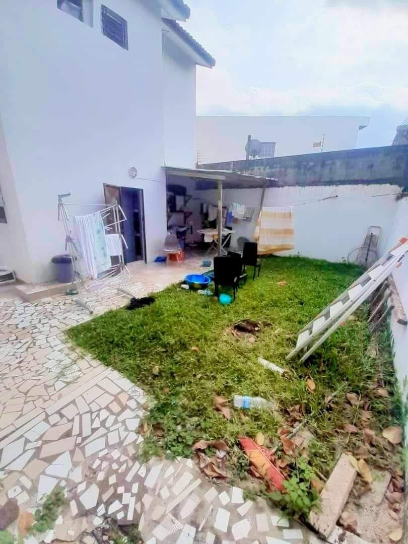 Vente d'une Maison / Villa de 3 pièce(s) à 75.000.000 FCFA : Abidjan-Cocody-Riviera (COCODY FAYA ROUTE ABBATA DANS LA CITE ORIBAT 2)