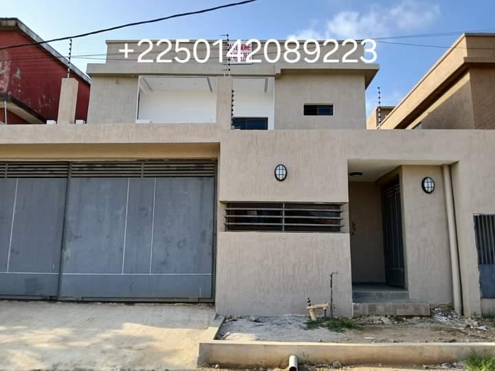 Vente d'une Maison / Villa de 7 pièce(s) à 280.000.000 FCFA : Abidjan-Cocody-Riviera (Riviera Faya cité Sir )