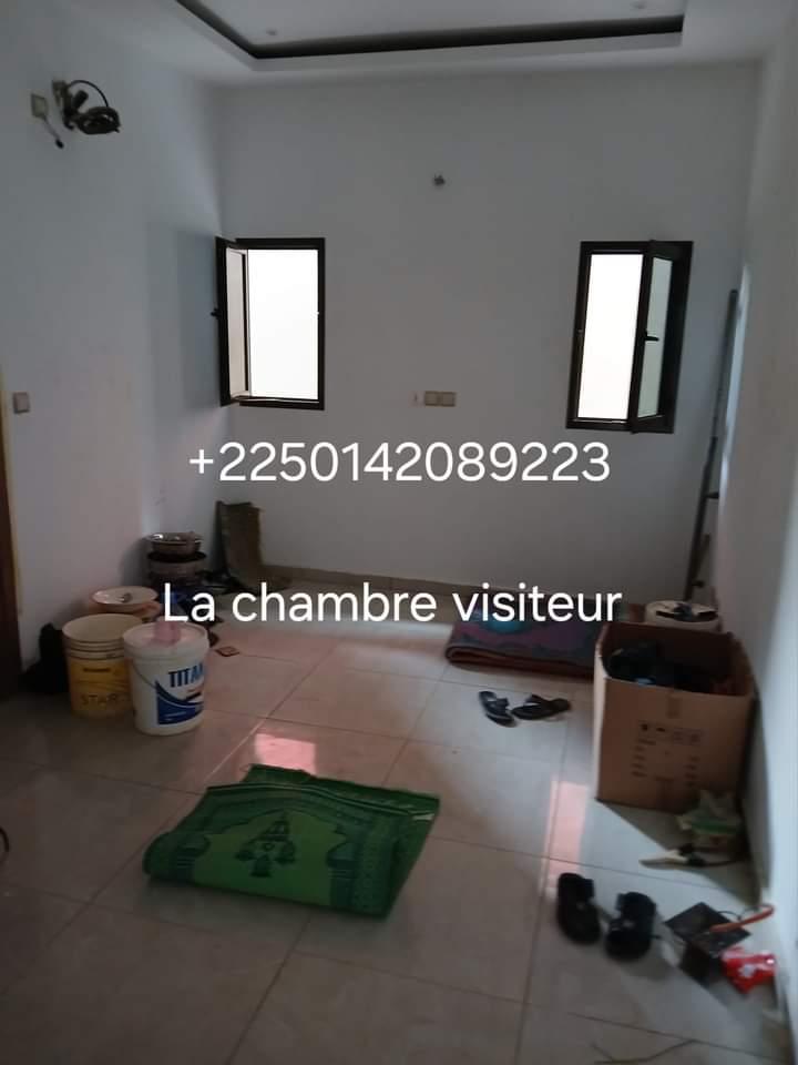 Vente d'une Maison / Villa de 7 pièce(s) à 280.000.000 FCFA : Abidjan-Cocody-Riviera (Riviera Faya cité Sir )