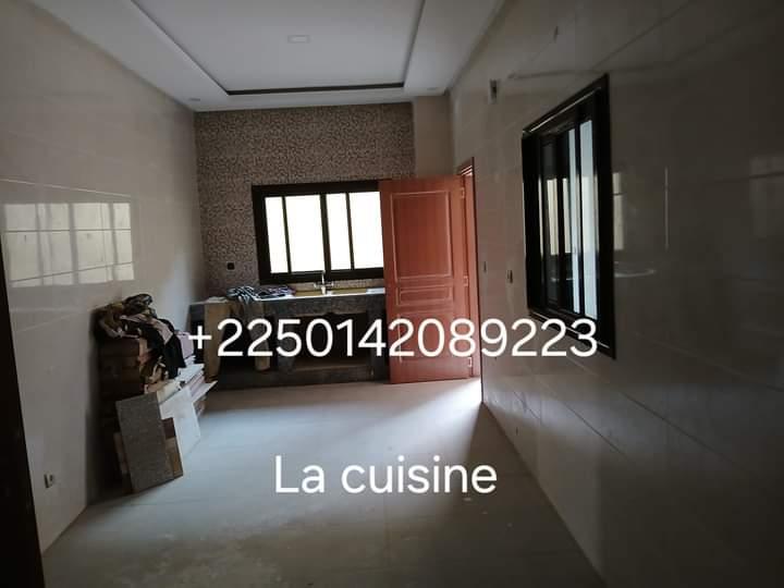 Vente d'une Maison / Villa de 7 pièce(s) à 280.000.000 FCFA : Abidjan-Cocody-Riviera (Riviera Faya cité Sir )