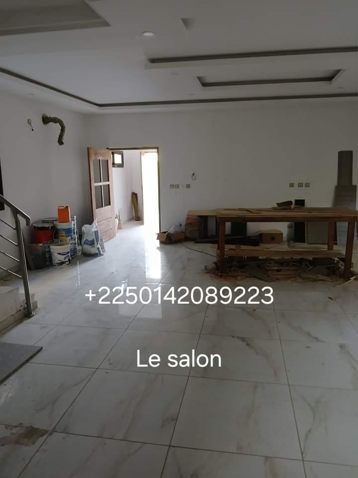 Vente d'une Maison / Villa de 7 pièce(s) à 280.000.000 FCFA : Abidjan-Cocody-Riviera (Riviera Faya cité Sir )