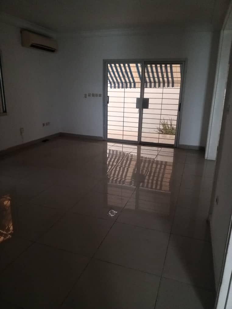 Vente d'une Maison / Villa de 5 pièce(s) à 270.000.000 FCFA : Abidjan-Cocody-Riviera (CITE JACQUES PREVERT 2)