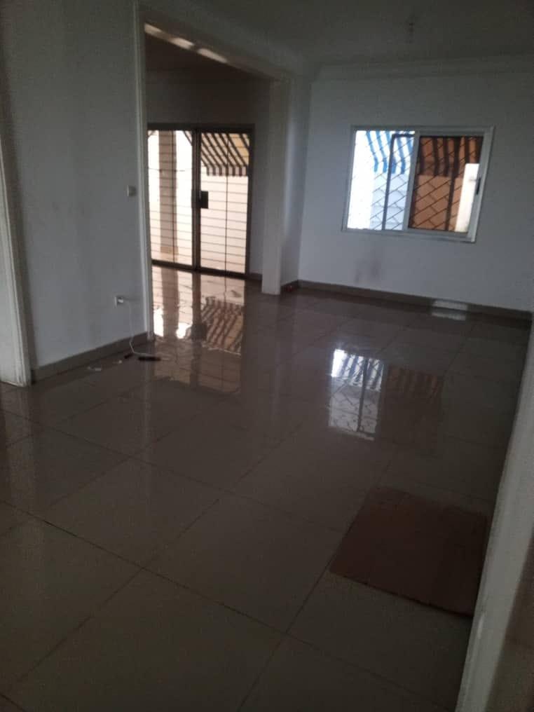 Vente d'une Maison / Villa de 5 pièce(s) à 270.000.000 FCFA : Abidjan-Cocody-Riviera (CITE JACQUES PREVERT 2)