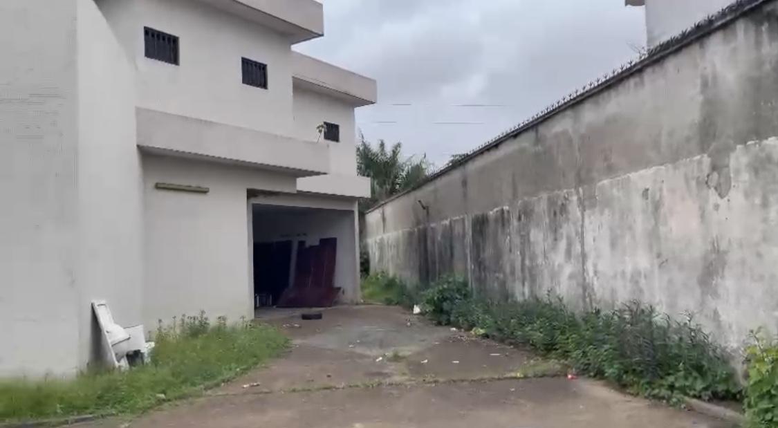 Vente d'une Maison / Villa de 14 pièce(s) à 750.000.000 FCFA : Abidjan-Cocody-Angré (Angre 7)