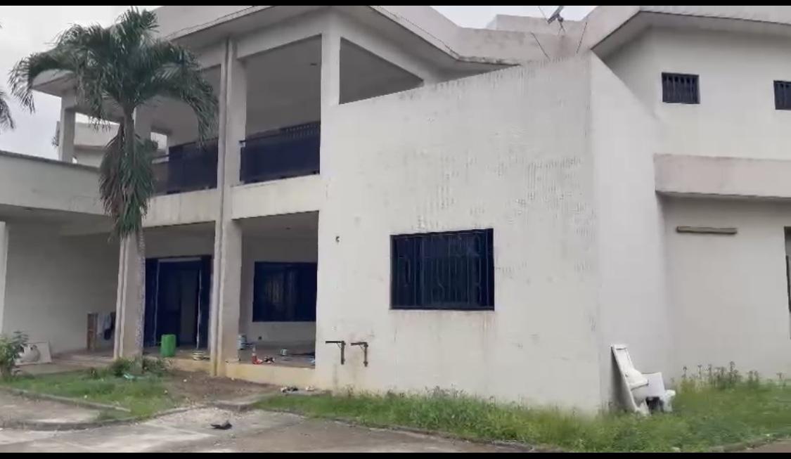 Vente d'une Maison / Villa de 14 pièce(s) à 750.000.000 FCFA : Abidjan-Cocody-Angré (Angre 7)