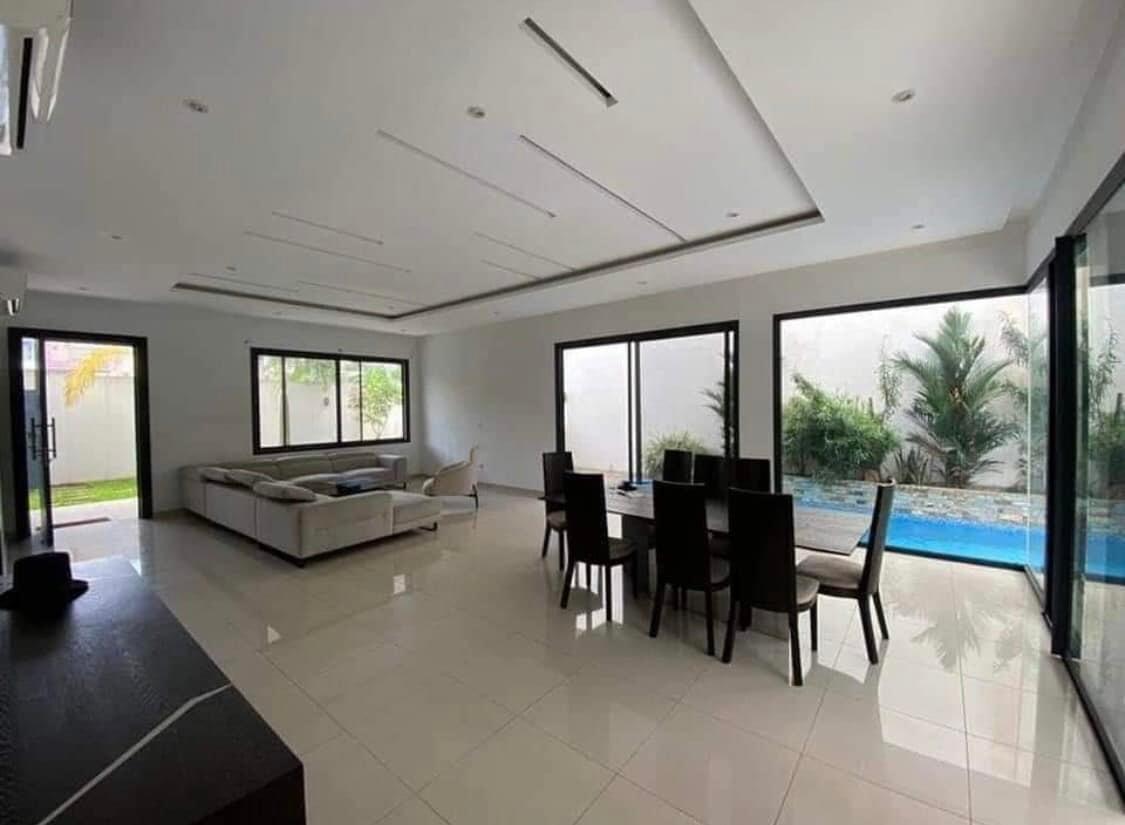 Location d'une Maison / Villa de 7 pièce(s) à 3.000.000 FCFA : Abidjan-Cocody-Riviera (Rivera golf 4 world city )