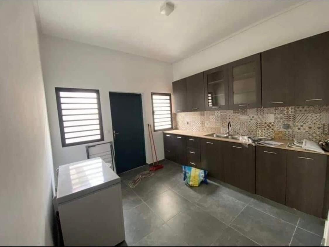 Location d'une Maison / Villa de 7 pièce(s) à 3.000.000 FCFA : Abidjan-Cocody-Riviera (Rivera golf 4 world city )