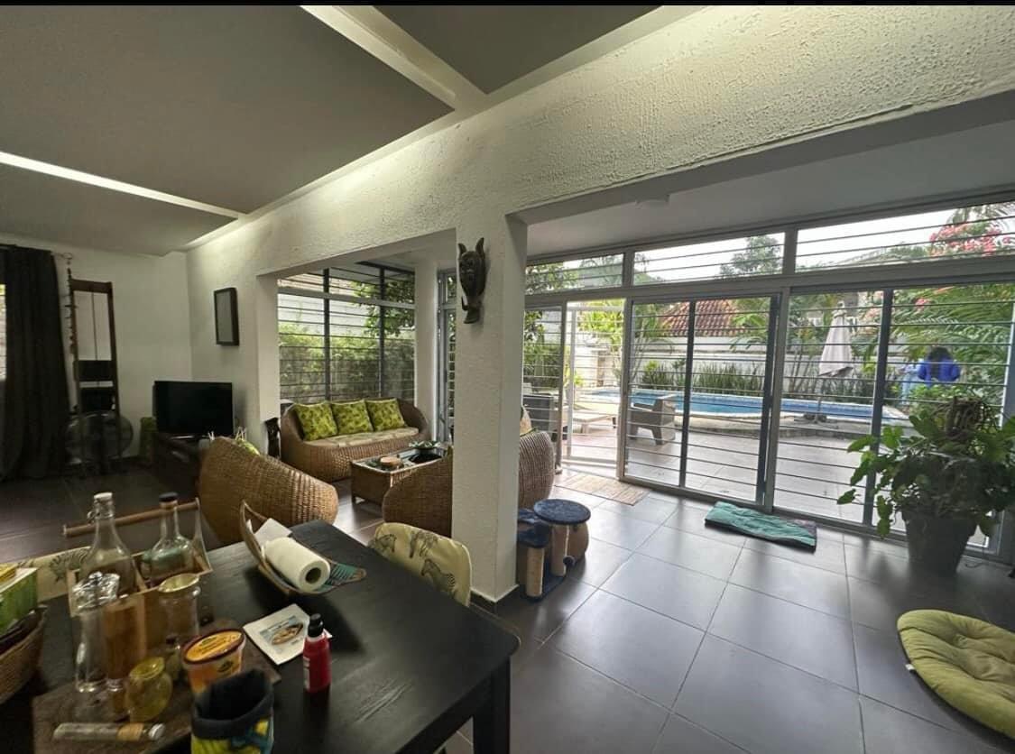 Location d'une Maison / Villa de 11 pièce(s) à 4.000.000 FCFA : Abidjan-Cocody-Riviera (Rivera golf 4 )