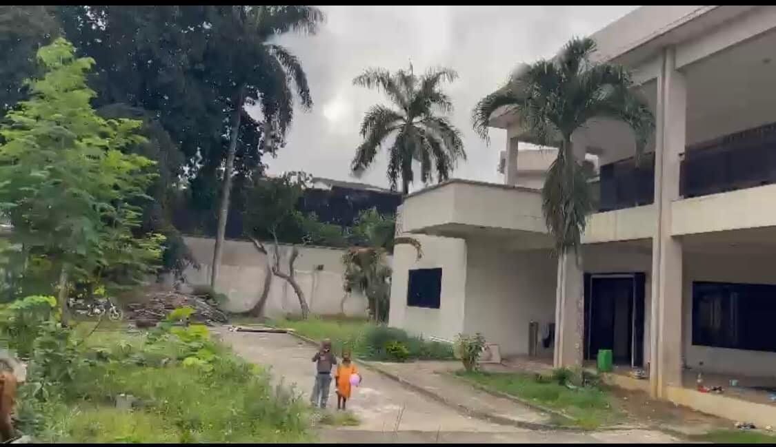 Vente d'une Maison / Villa de 14 pièce(s) à 750.000.000 FCFA : Abidjan-Cocody-Angré (Angre 7 )