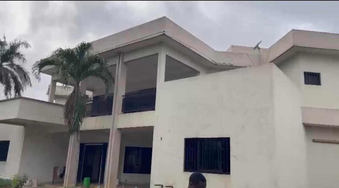 Vente d'une Maison / Villa de 14 pièce(s) à 750.000.000 FCFA : Abidjan-Cocody-Angré (Angre 7 )