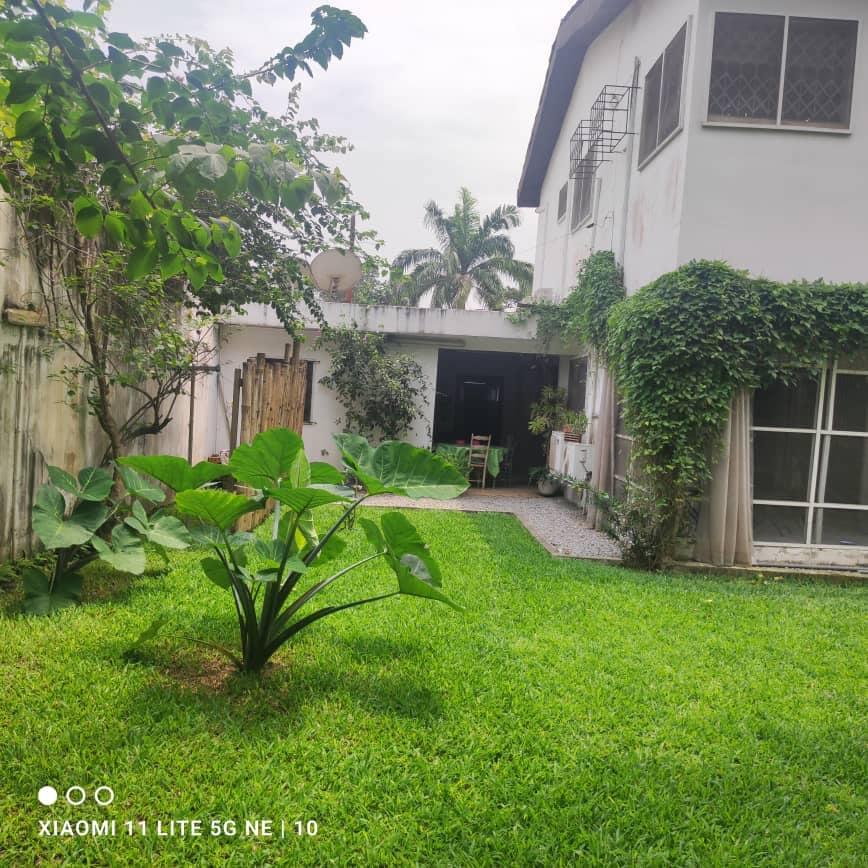 Location d'une Maison / Villa de 8 pièce(s) à 1.500.000 FCFA : Abidjan-Cocody-Riviera (riviera 3 cite hibiscus)