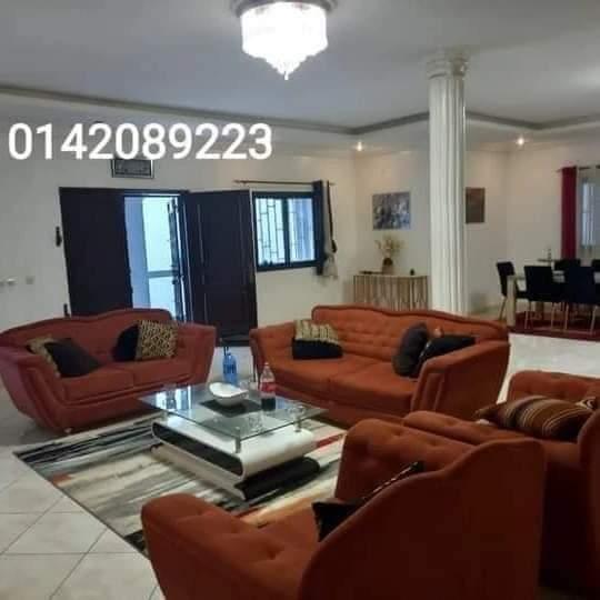 Vente d'une Maison / Villa de 14 pièce(s) à 400.000.000 FCFA : Abidjan-Cocody-Angré (Angré nouveau chu )