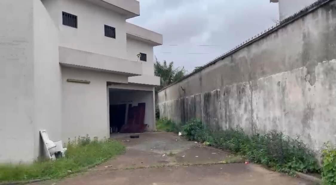 Vente d'une Maison / Villa de 14 pièce(s) à 750.000.000 FCFA : Abidjan-Cocody-Angré (Angre 7 )