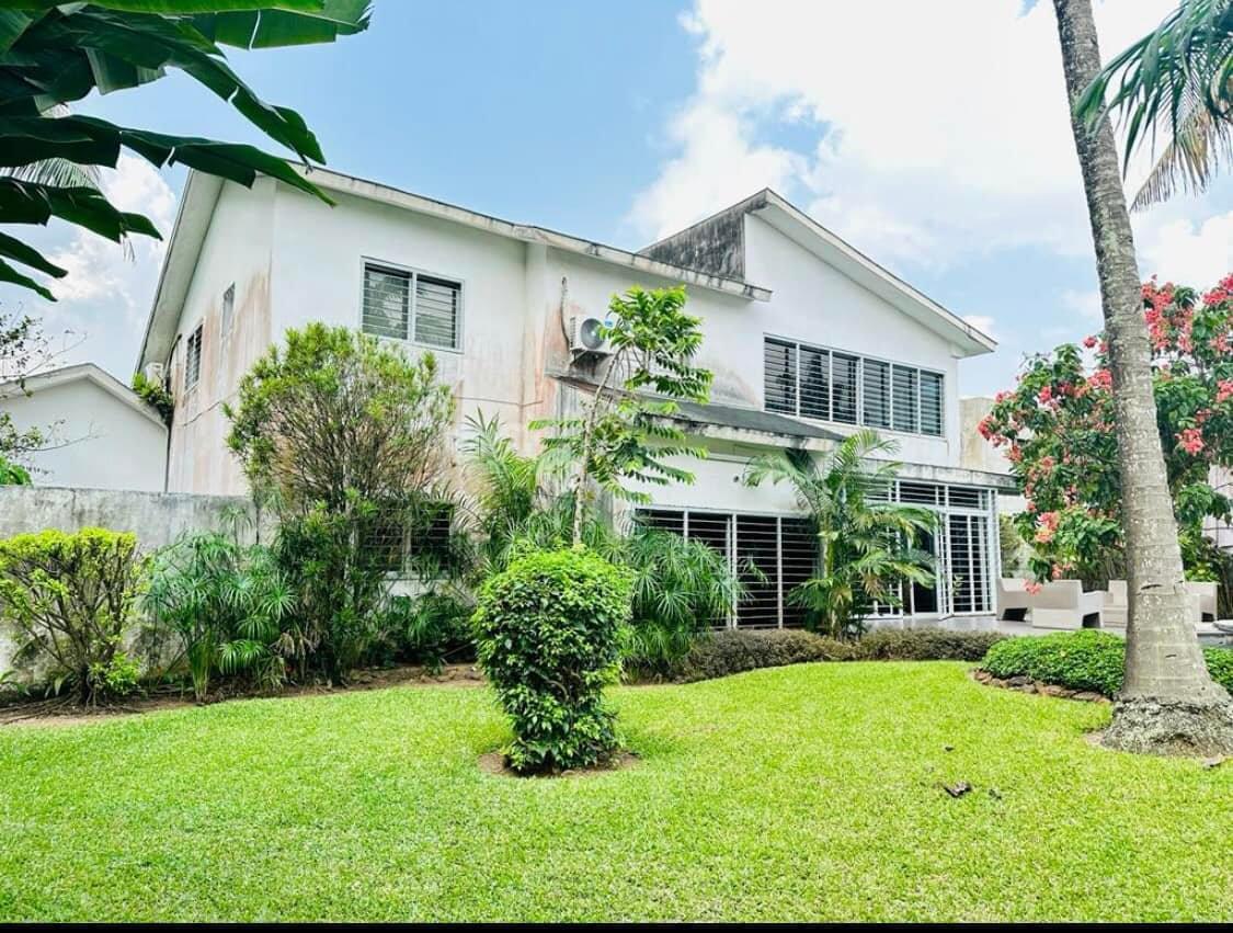 Location d'une Maison / Villa de 11 pièce(s) à 4.000.000 FCFA : Abidjan-Cocody-Riviera (Rivera golf 4 )