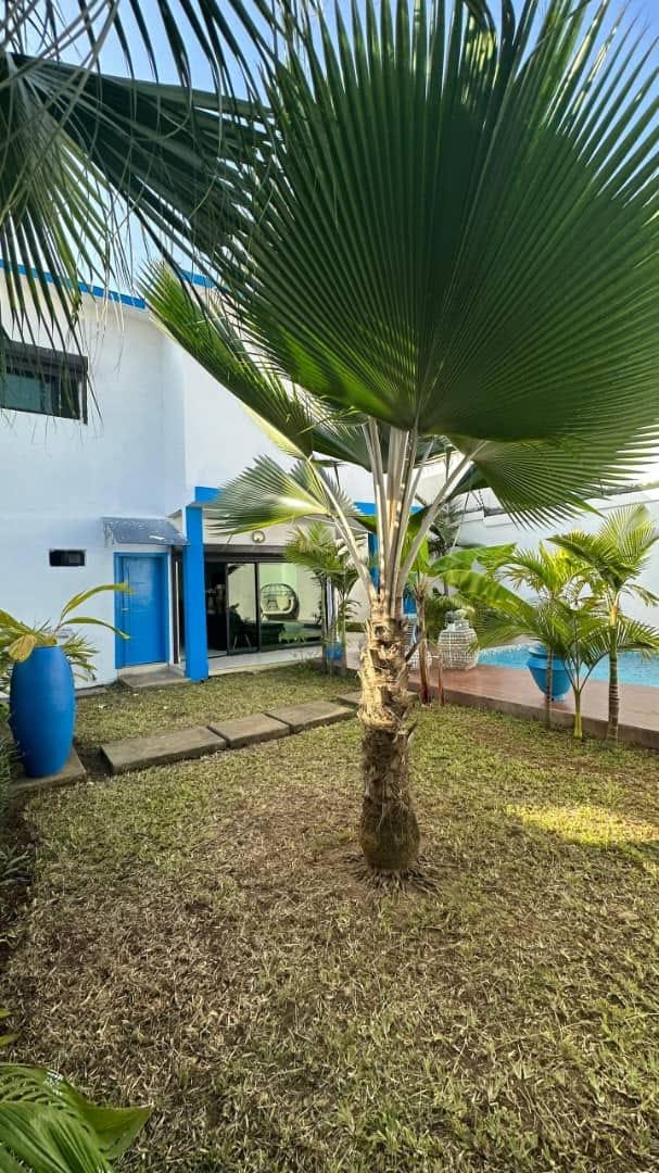 Location d'une Maison / Villa de 4 pièce(s) à 2.500.000 FCFA : Abidjan-Cocody-Riviera (CITE SYNACASS)