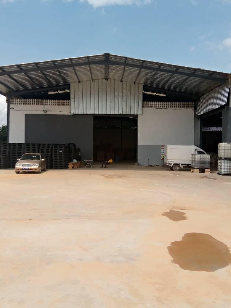 Vente d'un Entrepot à 2.500.000.000 FCFA  : Abidjan-Yopougon (Km 44 )