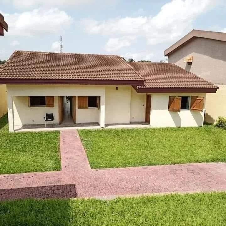 Vente d'une Maison / Villa : Abidjan-Cocody-2 Plateaux (2PLATEAUX VALLON CITE LEMANIA)