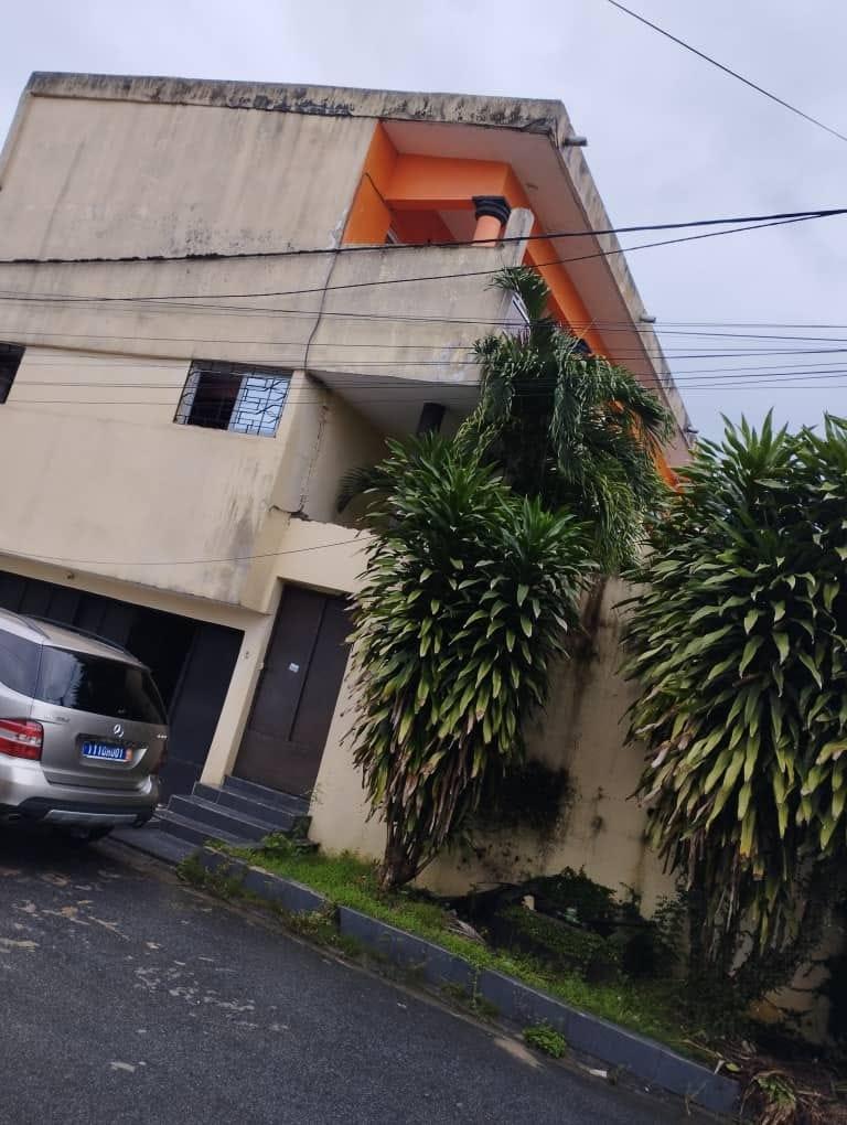 Vente d'une Maison / Villa de 4 pièce(s) à 130.000.000 FCFA : Abidjan-Cocody-2 Plateaux (2PLATEAUX LES PERLES)