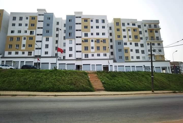 Location d'un Appartement de 4 pièce(s) à 180.000 FCFA : Abidjan-Yopougon (LOCODJRO )