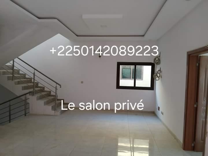 Vente d'une Maison / Villa de 7 pièce(s) à 280.000.000 FCFA : Abidjan-Cocody-Riviera (Cité Sir )