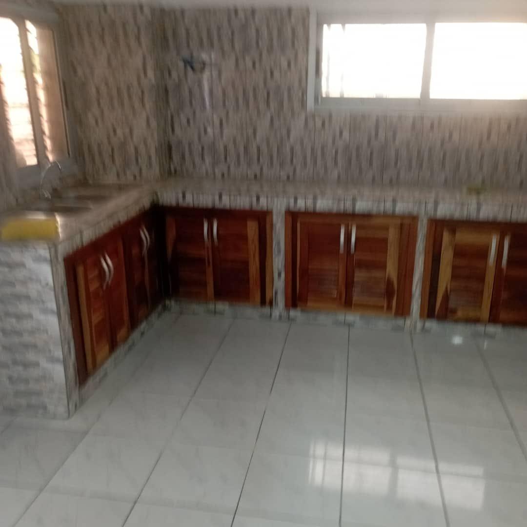 Location d'un Appartement à 300.000 FCFA : Abidjan-Cocody-Riviera (riviera ciad)