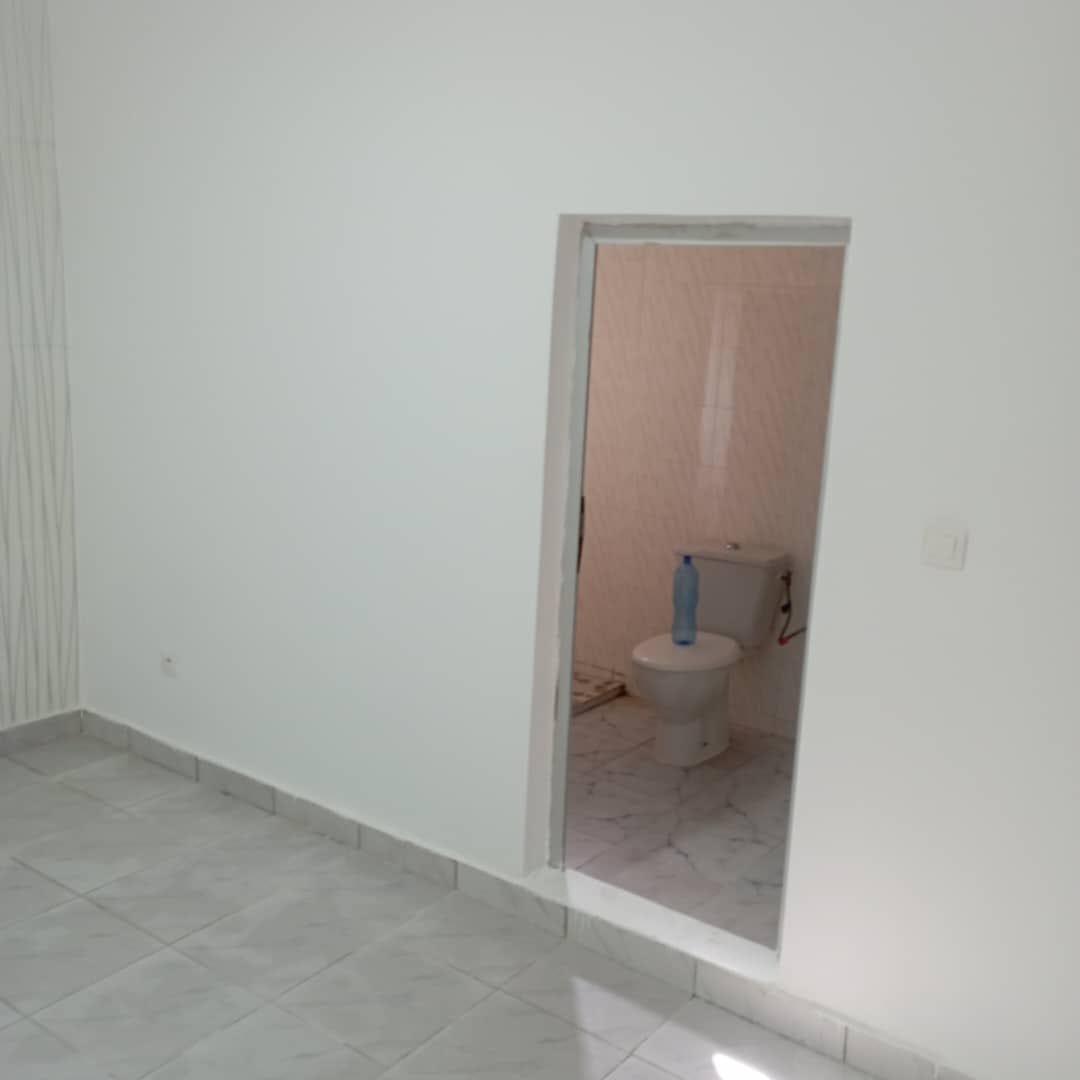 Location d'un Appartement à 300.000 FCFA : Abidjan-Cocody-Riviera (riviera ciad)