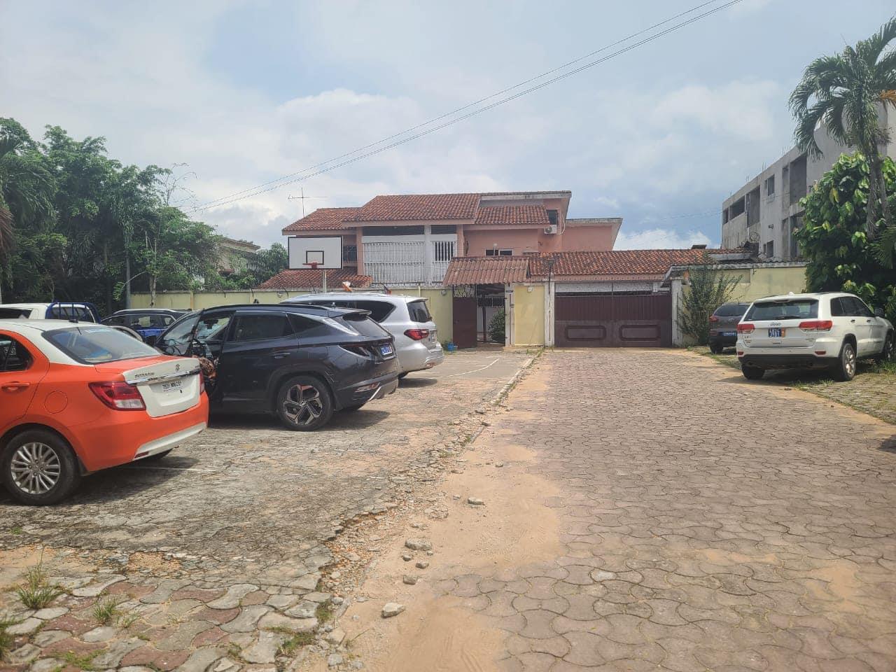 Vente d'une Maison / Villa : Abidjan-Cocody-2 Plateaux (Angre 7 )