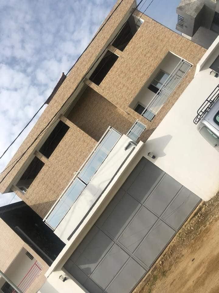 Location d'une Maison / Villa de 8 pièce(s) à 500.000 FCFA : Bingerville-Bingerville (CITE BAD)