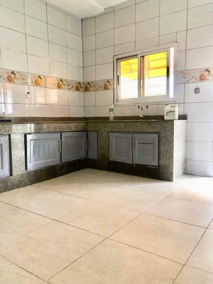 Location d'une Maison / Villa de 8 pièce(s) à 500.000 FCFA : Bingerville-Bingerville (CITE BAD)