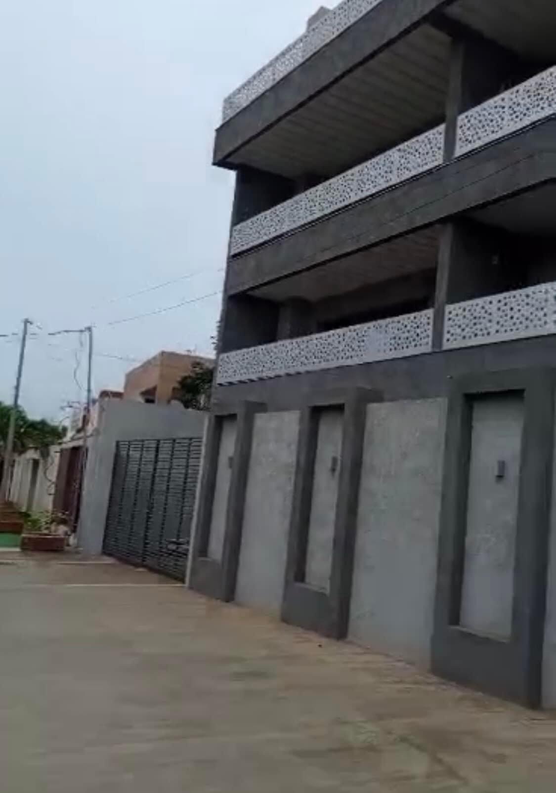 Vente d'un Immeuble : Abidjan-Cocody-2 Plateaux (Vallon )