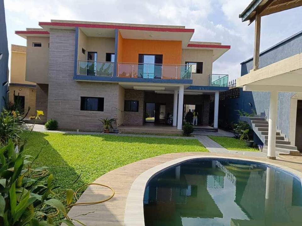 Vente d'une Maison / Villa : Abidjan-Cocody-Riviera (Rivera 4)