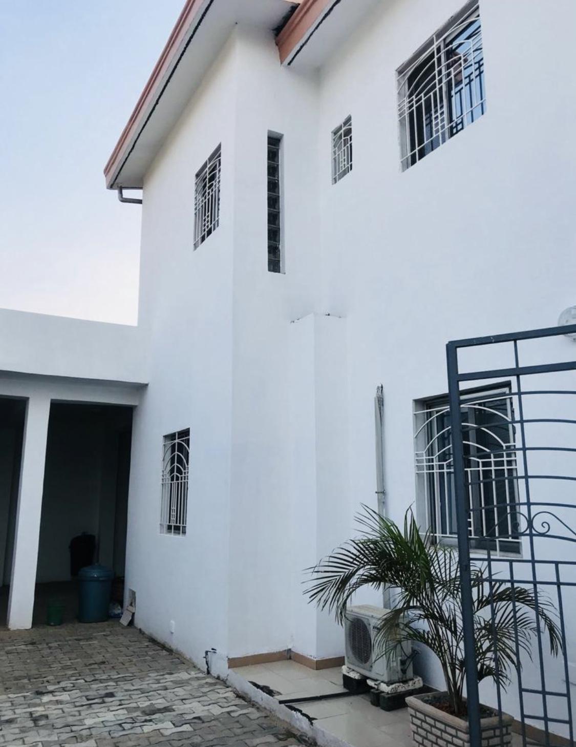 Vente d'une Maison / Villa de 10 pièce(s) à 280.000.000 FCFA : Abidjan-Bingerville (Bingerville )