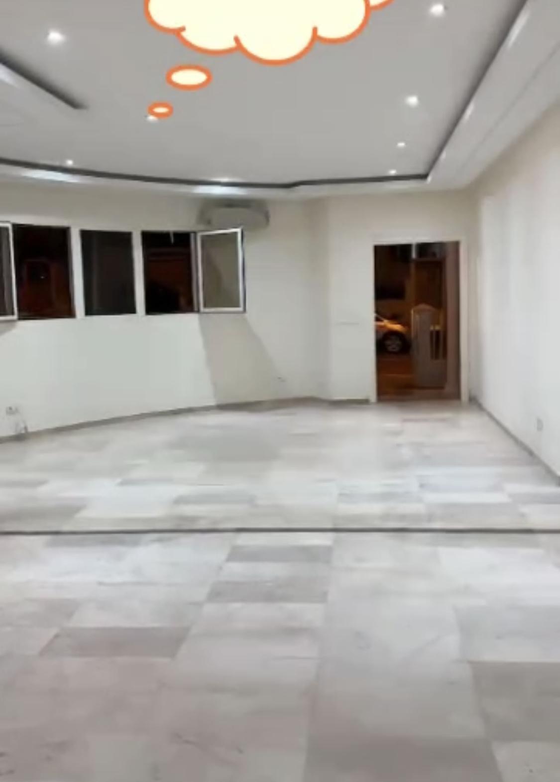 Vente d'une Maison / Villa de 8 pièce(s) à 650.000.000 FCFA : Abidjan-Cocody-Riviera (Cocody abatta )