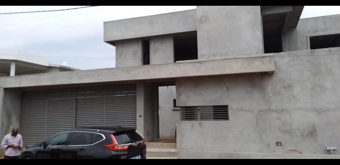 Vente d'une Maison / Villa : Abidjan-Cocody-Angré (Angre chu )