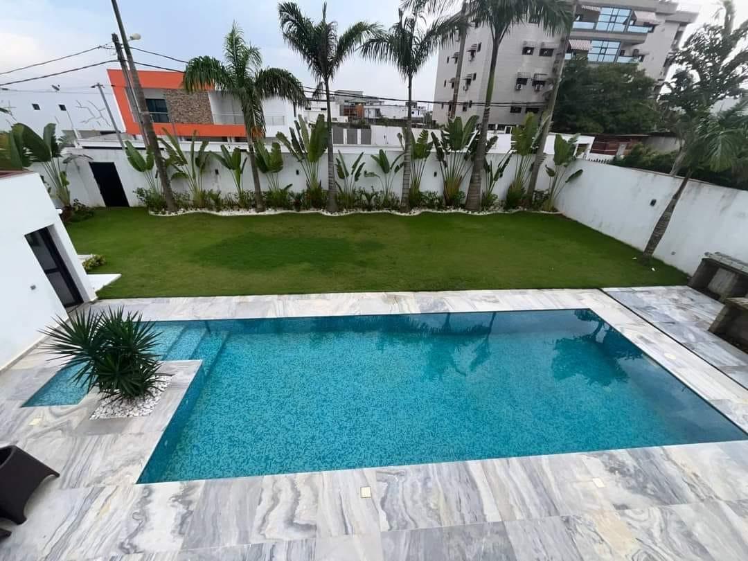 Vente d'une Maison / Villa de 7 pièce(s) à 6.500.000 FCFA : Abidjan-Cocody-Riviera ( RIVIERA GOLF 4 BEVERLLY HILLS)