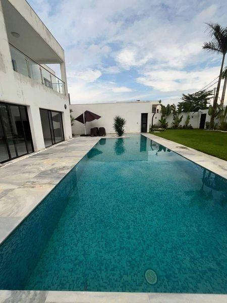 Vente d'une Maison / Villa de 7 pièce(s) à 6.500.000 FCFA : Abidjan-Cocody-Riviera ( RIVIERA GOLF 4 BEVERLLY HILLS)