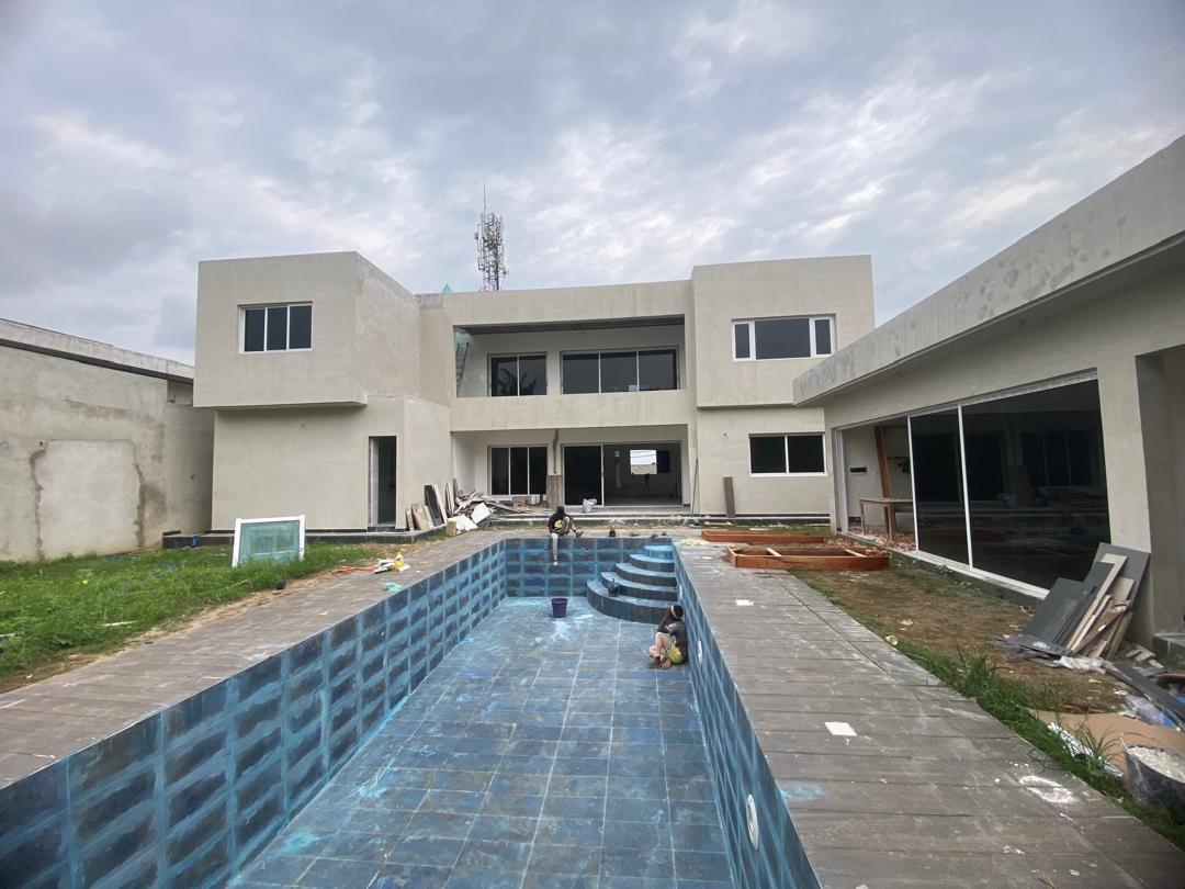 Location d'une Maison / Villa de 7 pièce(s) à 4.000.000 FCFA : Abidjan-Cocody-Riviera (Rivera 4)