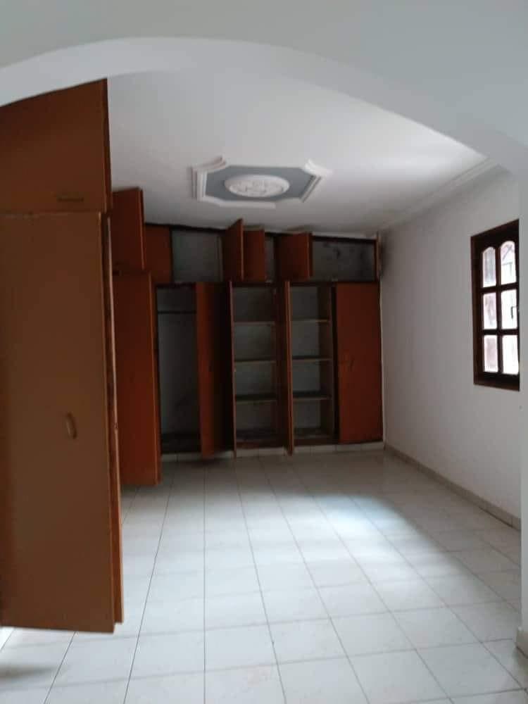 Location d'une Maison / Villa de 7 pièce(s) à 600.000 FCFA : Abidjan-Cocody-Riviera (COCODY RIVIERA BONOUMIN CITE ABRI)