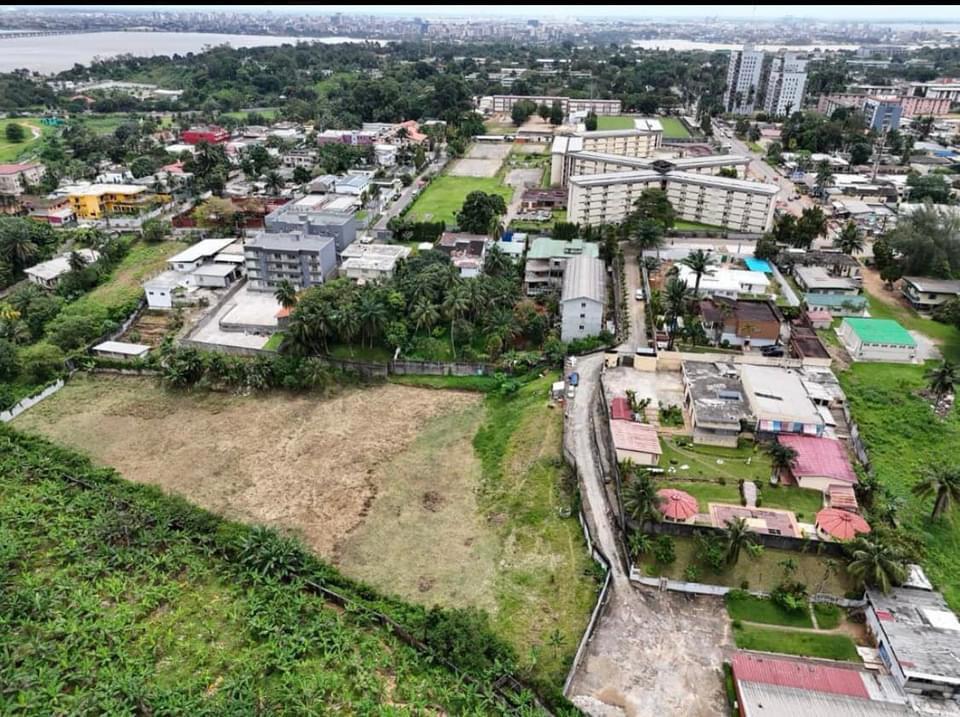 Vente d'un Terrain à 5.500.000.000 FCFA  : Abidjan-Cocody centre (Ambassade )